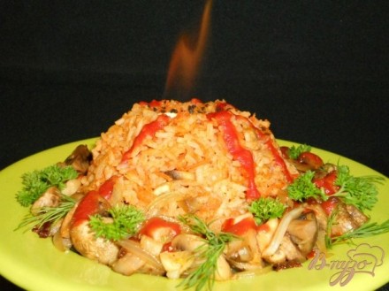 Рис с грибами в форме вулкана (вариант подачи блюда)