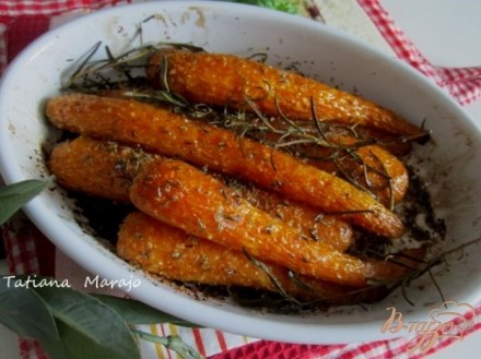 Запеченая морковь с ароматными травами