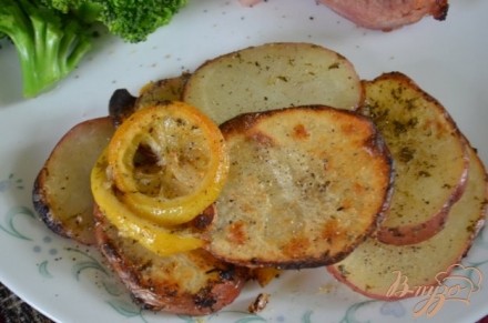 Красный картофель с лимоном