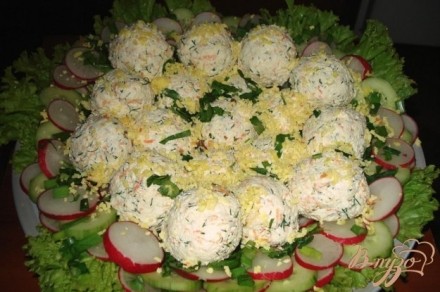Творожные крокеты на овощном салате