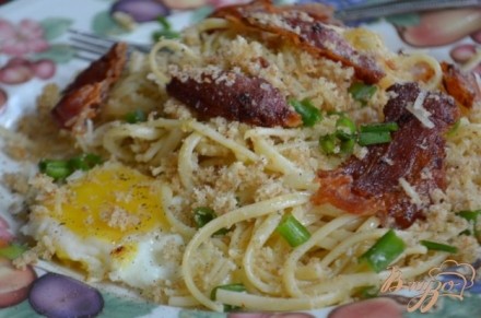 Спагетти с беконом и яйцом