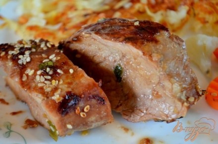 Маринованное филе свинины с кунжутом