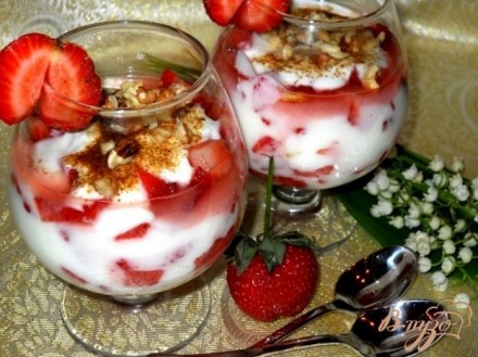 Десерт клубничный с йогуртом