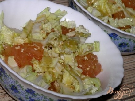 Салат из пекинской капусты и грейпфрута с горчичной заправкой