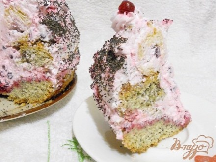 Бисквитный торт с клюквой