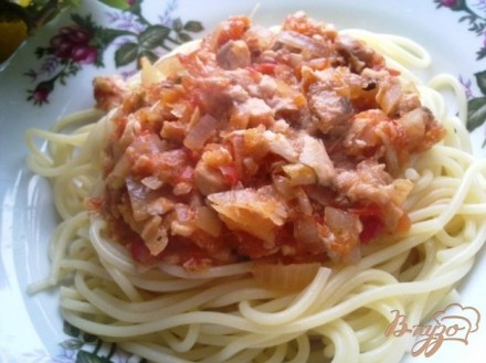 Спагетти с соусом из  горбуши