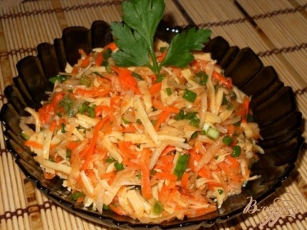 Салат из редьки с морковью и сыром
