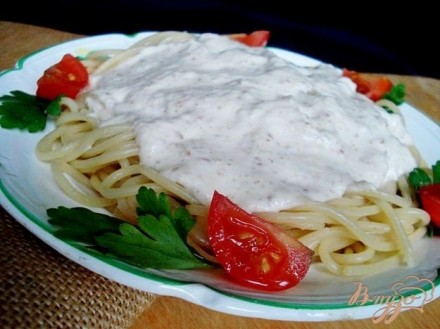 Спагетти в сырно-сливочном соусе с грецким орехом