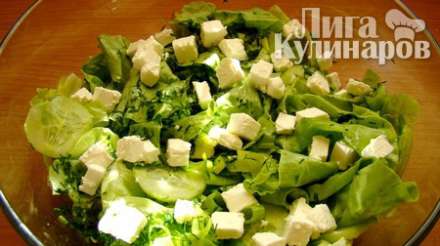 Зеленый салат с фетой