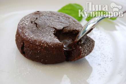 Пирожное с шоколадной начинкой Лава кейк