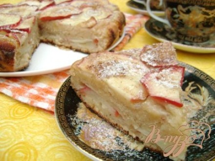 Пирог на йогурте  Сладкое яблочко:)