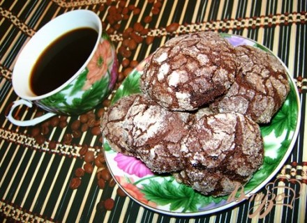 Шоколадное печенье «с трещинками»