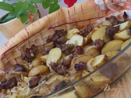 Свинина в чесночном маринаде с картофелем в духовке