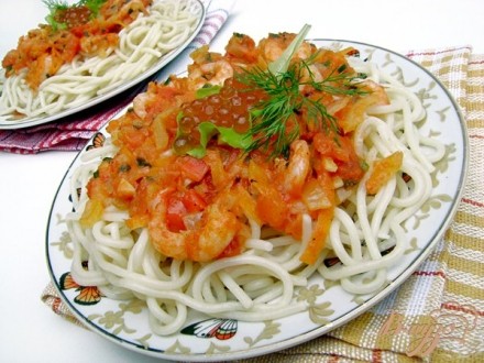 Спагетти под креветочно-томатным соусом