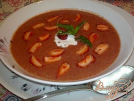 Холодный клубничный суп с имбирем