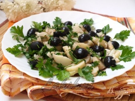 Постный картофельный салат с оливками