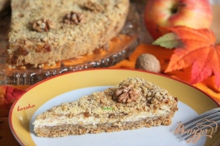 Рассыпчатый яблочно-творожный пирог с орехами
