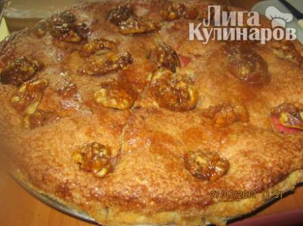 Яблочный пирог с грецкими орехами