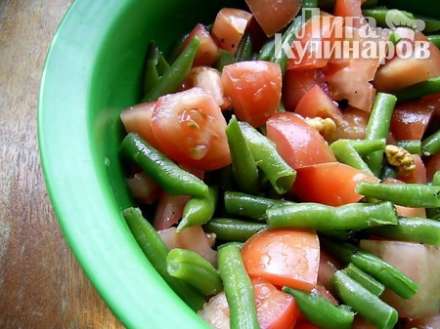 Салат из помидоров и стручковой фасоли