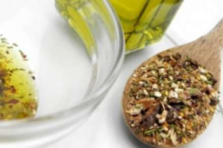 Салатная заправка с оливковым маслом и специями