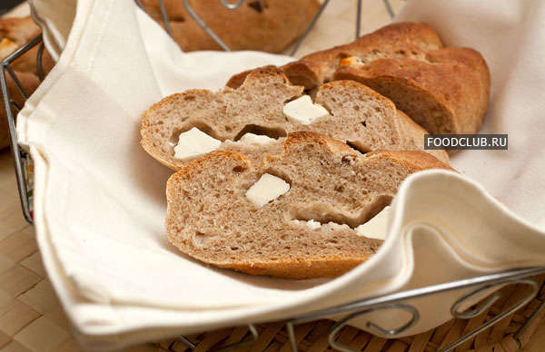Гречневый хлеб с орехами и брынзой