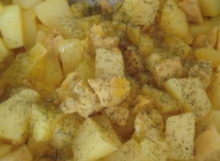 Куриное филе в соусе с картошкой