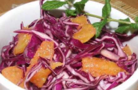 Витаминный салат из капусты