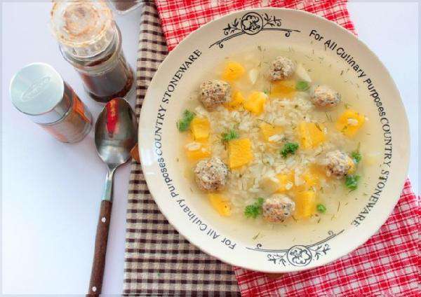 Тыквенный суп с рисом и мясными шариками