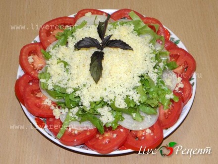 Салат из помидоров с сыром