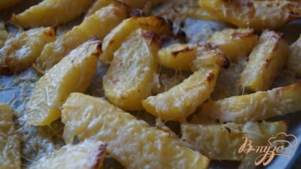 Картофель с луком и сыром в духовке