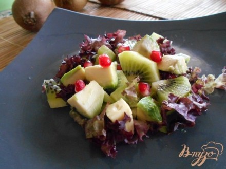 Салат с киви и авокадо