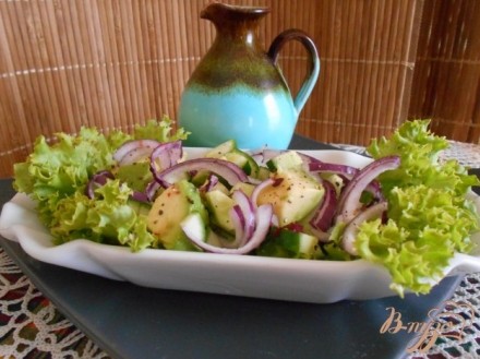 Салат с огурцом и авокадо