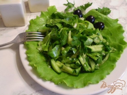 Салат с огурцом и шпинатом