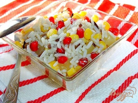 Постный рисовый салат с кукурузой