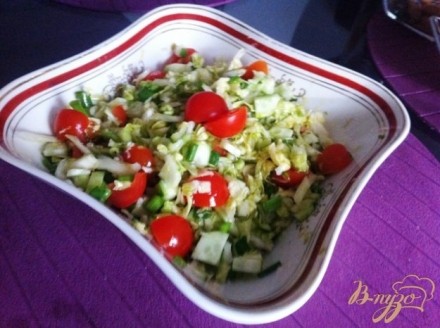Салат из молодой капусты с овощами