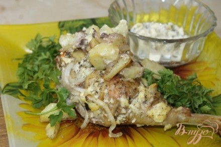 Ножка курицы запеченная с молодой картошкой и овощами