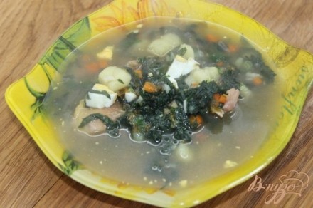 Суп с щавелем и крапивой на курином бульоне