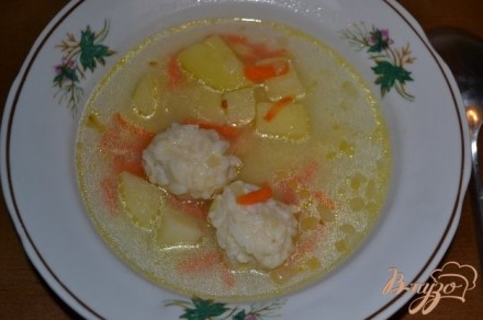 Суп с фрикаделями из риса и курицы