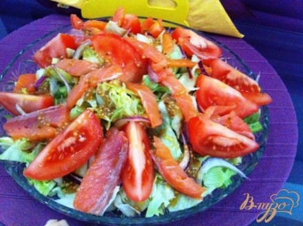Салат овощной с подкопченной форелью
