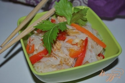 Рисовая вермишель с курицей и овощами